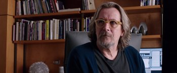 Movie still from “The Space Between Us” (2017), directed by Peter Chelsom – A person sitting in front of a book shelf; Close Up shot, Over the shoulder angle