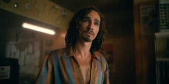 Movie still from “The Umbrella Academy” (2019), created by Steve Blackman – A person with long hair; Close Up shot, Low angle
