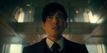 Movie still from “The Umbrella Academy” (2019), created by Steve Blackman – A person wearing a suit and tie; Close Up shot, Low angle