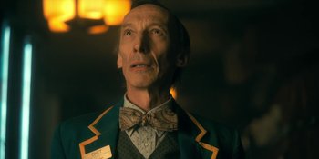 Movie still from “The Umbrella Academy” (2019), created by Steve Blackman – A person wearing a suit and a bow tie; Close Up shot, Low angle