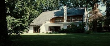 Movie still from “The Wave” (2008), directed by Dennis Gansel – A large white house with a large balcony on top of it; Extreme Wide shot, Low angle