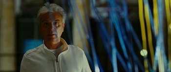 Movie still from “This Must Be the Place” (2011), directed by Paolo Sorrentino – An older man with white hair is standing in front of a bunch of trees; Close Up shot, Low angle