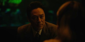 Movie still from “Tokyo Vice” (2022), created by J.T. Rogers – A man sitting in front of a woman in front of a mirror; Close Up shot, Over the shoulder angle