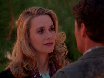 Movie still from “Twin Peaks” (1990), created by David Lynch – A man and a woman are talking to each other; Close Up shot, Over the shoulder angle