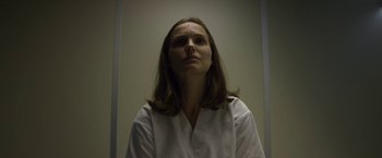 Movie still from “Annihilation” (2018), directed by Alex Garland – A woman in a white shirt is looking at the camera; Close Up shot, Low angle