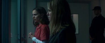 Movie still from “Annihilation” (2018), directed by Alex Garland – Two women standing next to each other in front of a mirror; Medium shot, Over the shoulder angle