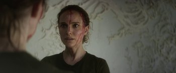 Movie still from “Annihilation” (2018), directed by Alex Garland – A woman with blood on her face and neck; Close Up shot, Over the shoulder angle