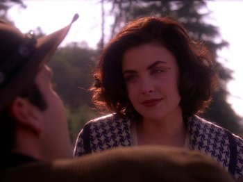 Movie still from “Twin Peaks” (1990), created by David Lynch – A man and a woman sitting in front of each other; Close Up shot, Over the shoulder angle