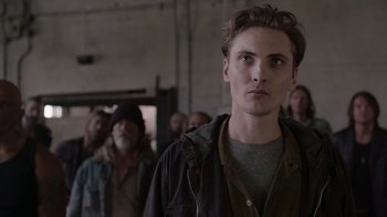 Movie still from “Twin Peaks” (2017), directed by David Lynch – A man standing in front of a group of people; Close Up shot, Over the shoulder angle
