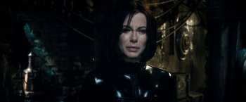 Movie still from “Underworld: Awakening” (2012), directed by Björn Stein – A person wearing a black outfit; Close Up shot, Over the shoulder angle