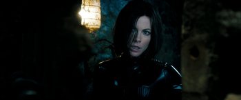 Movie still from “Underworld: Awakening” (2012), directed by Björn Stein – A person wearing a black outfit; Close Up shot, Over the shoulder angle