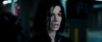 Movie still from “Underworld: Awakening” (2012), directed by Björn Stein – A person wearing a black shirt; Close Up shot, Over the shoulder angle