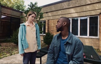 Movie still from “Unsane” (2018), directed by Steven Soderbergh – A man and a woman standing next to each other outside; Medium shot, Over the shoulder angle