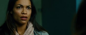 Movie still from “Unstoppable” (2010), directed by Tony Scott – A person with long hair; Close Up shot, Over the shoulder angle