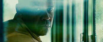 Movie still from “Unstoppable” (2010), directed by Tony Scott – A man's face in front of a window; Close Up shot, Low angle