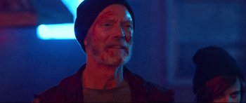 Movie still from “VFW” (2019), directed by Joe Begos – An older man with a hat and blood on his face; Close Up shot, Low angle