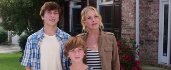 Movie still from “Vacation” (2015), directed by John Francis Daley – A woman standing next to two young boys; Medium shot, Over the shoulder angle