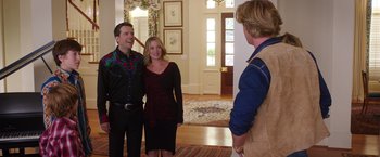 Movie still from “Vacation” (2015), directed by John Francis Daley – A man and a woman standing next to each other in a room; Medium shot, Over the shoulder angle