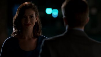 Movie still from “Valentine's Day” (2010), directed by Garry Marshall – A man and a woman are talking to each other; Close Up shot, Over the shoulder angle