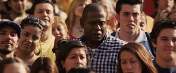 Movie still from “Vantage Point” (2008), directed by Pete Travis – A group of people standing in a crowd of people; Close Up shot, Over the shoulder angle