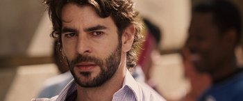 Movie still from “Vantage Point” (2008), directed by Pete Travis – A person with a beard; Close Up shot, Over the shoulder angle