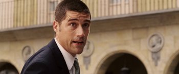 Movie still from “Vantage Point” (2008), directed by Pete Travis – A person wearing a suit and tie; Close Up shot, Over the shoulder angle