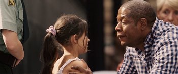 Movie still from “Vantage Point” (2008), directed by Pete Travis – A man and a little girl talking to each other; Close Up shot, Over the shoulder angle