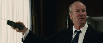 Movie still from “Vantage Point” (2008), directed by Pete Travis – A man wearing a suit and tie; Close Up shot, Over the shoulder angle