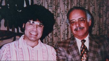 Movie still from “Waiting for Guffman” (1996), directed by Christopher Guest – A man and a woman posing for a picture; Close Up shot, High angle