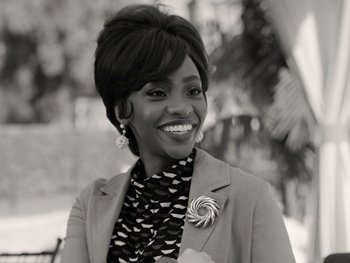 Movie still from “WandaVision” (2021), directed by Matt Shakman – A black and white photo of a woman smiling; Close Up shot, Low angle