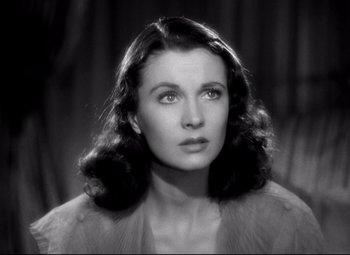 Movie still from “Waterloo Bridge” (1940), directed by Mervyn LeRoy – A black and white photo of a woman looking at the camera; Close Up shot, High angle