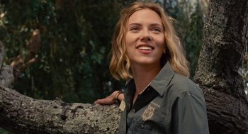 Movie still from “We Bought a Zoo” (2011), directed by Cameron Crowe – A woman smiling while standing next to a tree; Close Up shot, Over the shoulder angle