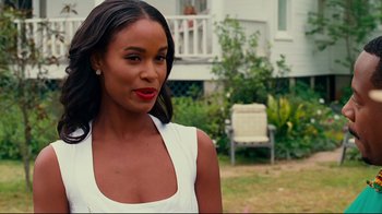 Movie still from “Welcome Home, Roscoe Jenkins” (2008), directed by Malcolm D. Lee – A woman in a white dress standing in front of a house; Close Up shot, Over the shoulder angle