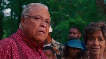 Movie still from “Welcome Home, Roscoe Jenkins” (2008), directed by Malcolm D. Lee – An older man in a red plaid shirt is looking at the camera; Close Up shot, Over the shoulder angle