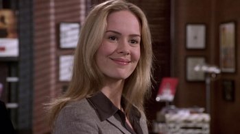 Movie still from “What Women Want” (2000), directed by Nancy Meyers – A woman with blonde hair is smiling for the camera; Close Up shot, Over the shoulder angle
