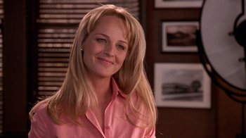 Movie still from “What Women Want” (2000), directed by Nancy Meyers – A woman with blonde hair wearing a pink shirt; Close Up shot, Over the shoulder angle
