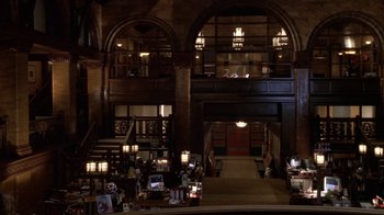 Movie still from “What Women Want” (2000), directed by Nancy Meyers – A view of a building from the top floor; Extreme Wide shot, High angle