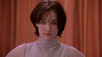 Movie still from “What Women Want” (2000), directed by Nancy Meyers – A person with short brown hair; Close Up shot, Low angle