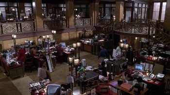 Movie still from “What Women Want” (2000), directed by Nancy Meyers – A room filled with lots of furniture and people in it; Extreme Wide shot, High angle