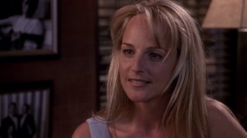 Movie still from “What Women Want” (2000), directed by Nancy Meyers – A person with long blonde hair; Close Up shot, Over the shoulder angle