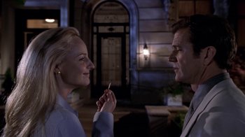 Movie still from “What Women Want” (2000), directed by Nancy Meyers – A man and a woman talking to each other outside; Close Up shot, Over the shoulder angle
