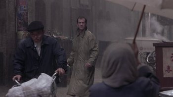 Movie still from “What Women Want” (2000), directed by Nancy Meyers – A man walking in the rain holding an umbrella; Medium shot, Over the shoulder angle