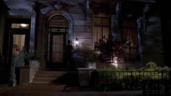 Movie still from “What Women Want” (2000), directed by Nancy Meyers – A man standing in front of a building at night; Extreme Wide shot, High angle