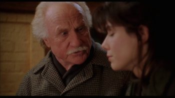 Movie still from “While You Were Sleeping” (1995), directed by Jon Turteltaub – An older man and a young woman looking at each other; Close Up shot, Over the shoulder angle