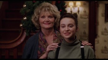 Movie still from “While You Were Sleeping” (1995), directed by Jon Turteltaub – A woman standing next to a woman holding a cell phone; Close Up shot, Over the shoulder angle