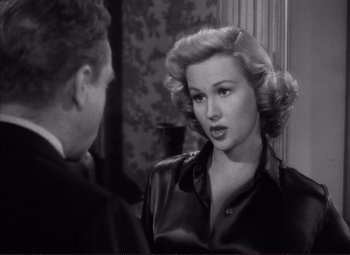 Movie still from “White Heat” (1949), directed by Raoul Walsh – A man and a woman talking in front of a mirror; Close Up shot, Over the shoulder angle