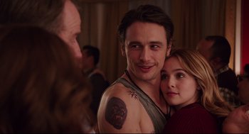 Movie still from “Why Him?” (2016), directed by John Hamburg – A man and a woman are posing for a picture; Close Up shot, Over the shoulder angle
