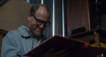 Movie still from “Wilson” (2017), directed by Craig Johnson – A man with a beard and glasses looking at a book; Close Up shot, Low angle