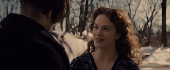 Movie still from “Winter's Tale” (2014), directed by Akiva Goldsman – A woman with long red curly hair is talking to a man; Close Up shot, Over the shoulder angle
