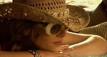 Movie still from “Wolf Creek” (2005), directed by Greg McLean – A person wearing sunglasses and a hat; Close Up shot, Low angle